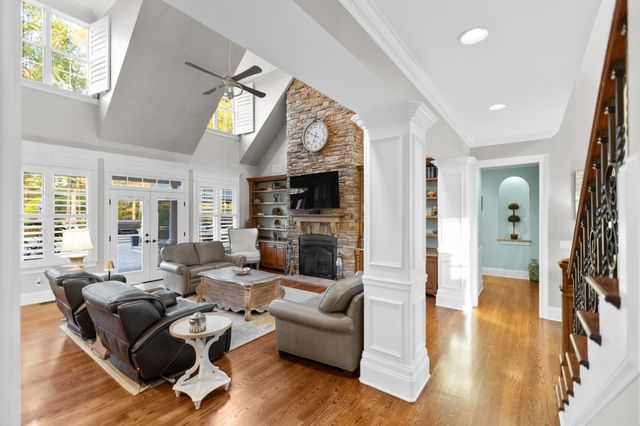 446 Waterford Dr, Manchester, TN 37355