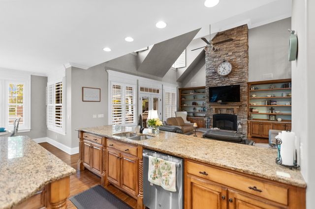 446 Waterford Dr, Manchester, TN 37355