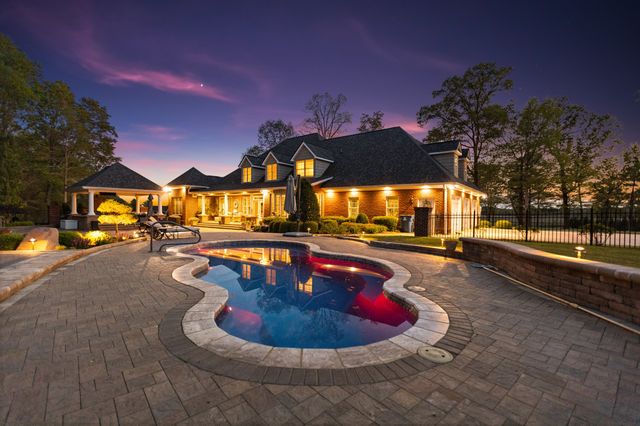 446 Waterford Dr, Manchester, TN 37355