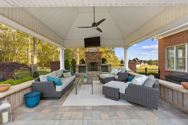 446 Waterford Dr, Manchester, TN 37355