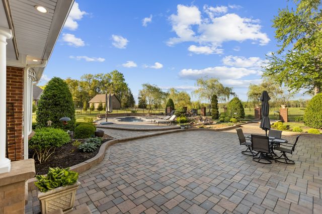 446 Waterford Dr, Manchester, TN 37355