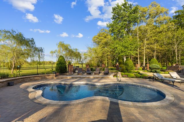 446 Waterford Dr, Manchester, TN 37355