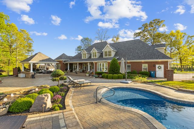 446 Waterford Dr, Manchester, TN 37355