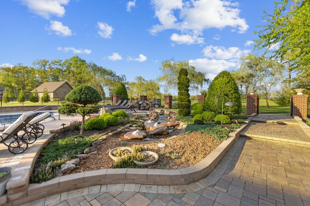 446 Waterford Dr, Manchester, TN 37355