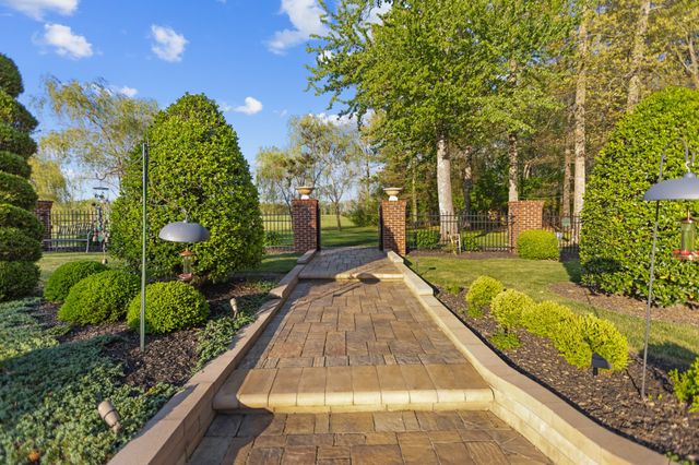 446 Waterford Dr, Manchester, TN 37355