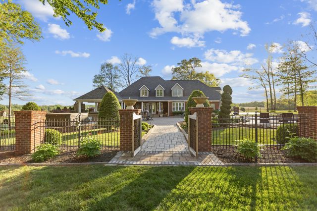 446 Waterford Dr, Manchester, TN 37355