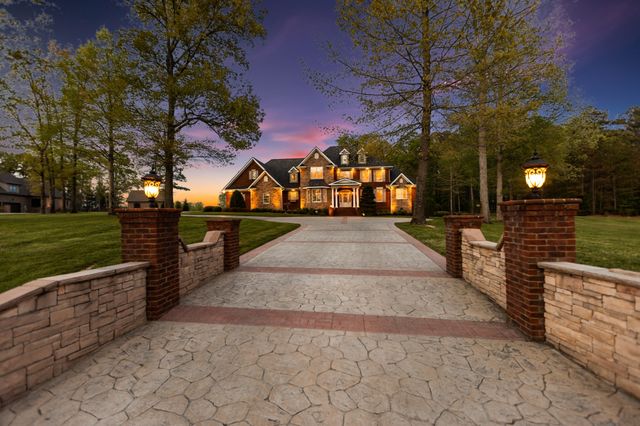 446 Waterford Dr, Manchester, TN 37355
