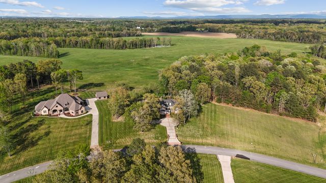 446 Waterford Dr, Manchester, TN 37355