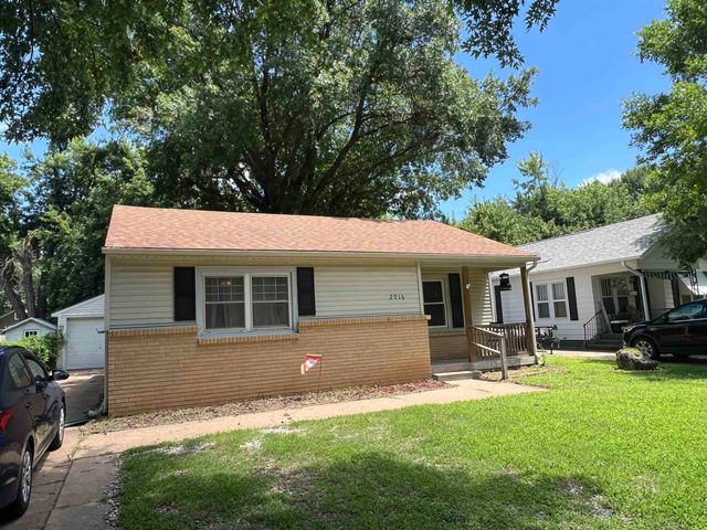 2016 Loomis St, Winfield, KS 67156