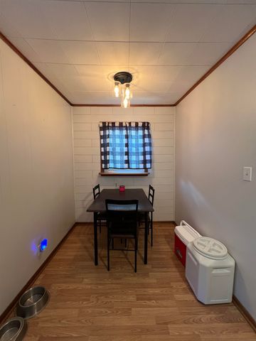 2016 Loomis St, Winfield, KS 67156