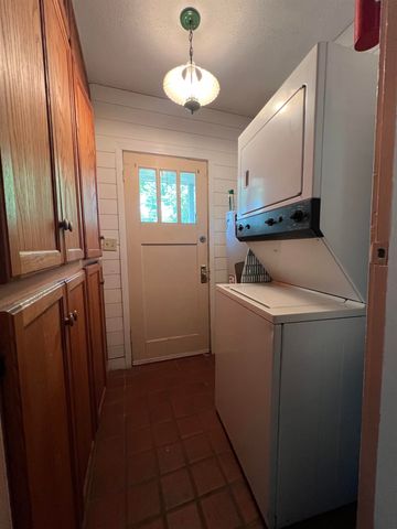 2016 Loomis St, Winfield, KS 67156