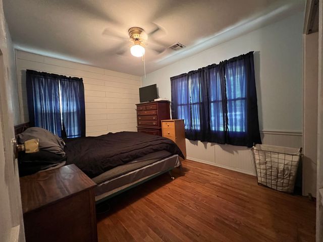 2016 Loomis St, Winfield, KS 67156