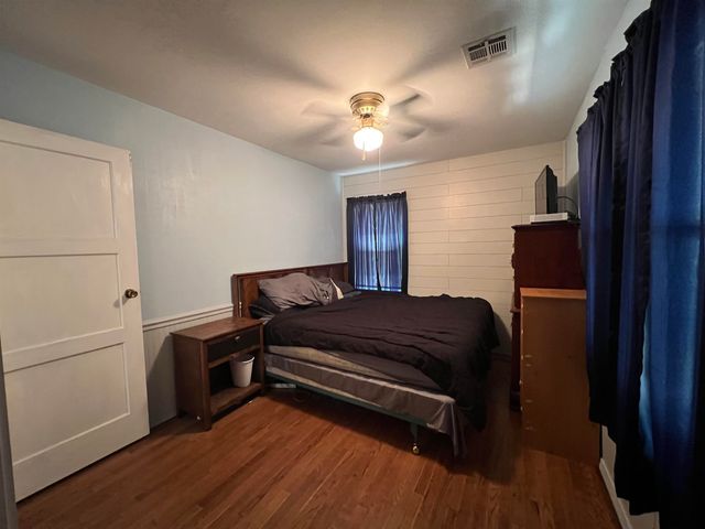 2016 Loomis St, Winfield, KS 67156