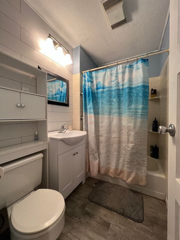 2016 Loomis St, Winfield, KS 67156