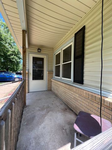 2016 Loomis St, Winfield, KS 67156