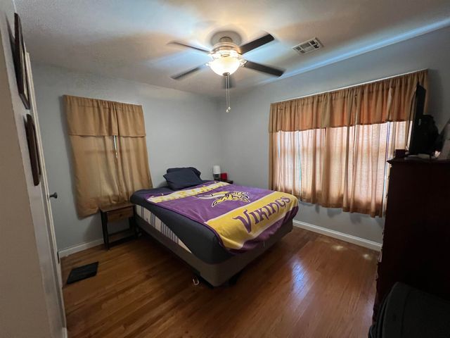 2016 Loomis St, Winfield, KS 67156