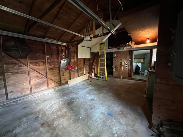 2016 Loomis St, Winfield, KS 67156