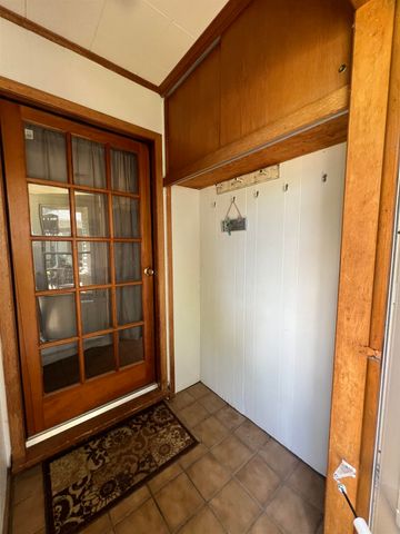 2016 Loomis St, Winfield, KS 67156