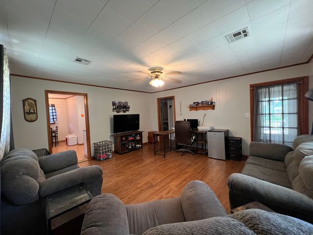 2016 Loomis St, Winfield, KS 67156