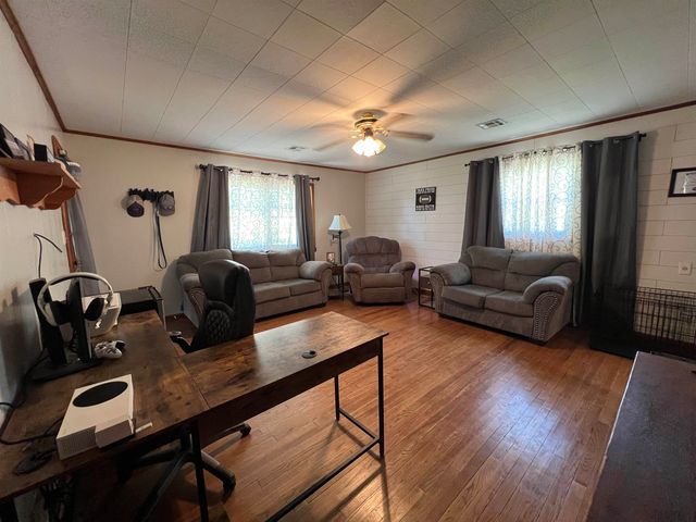 2016 Loomis St, Winfield, KS 67156