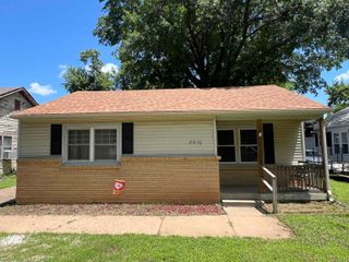 2016 Loomis St, Winfield, KS 67156