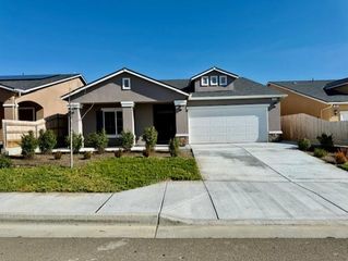 909 Grangeville Avenue, Avenal, CA 93204