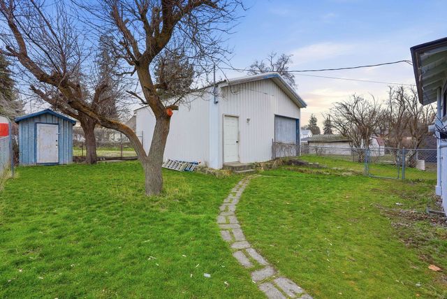 2207 E Gordon Ave, Spokane, WA 99207