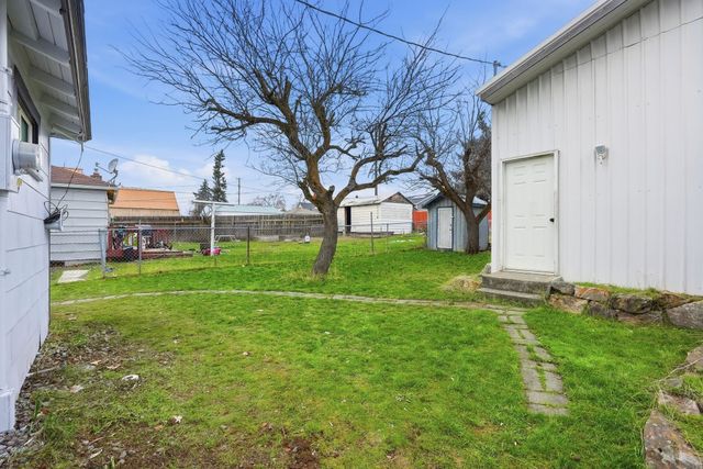 2207 E Gordon Ave, Spokane, WA 99207