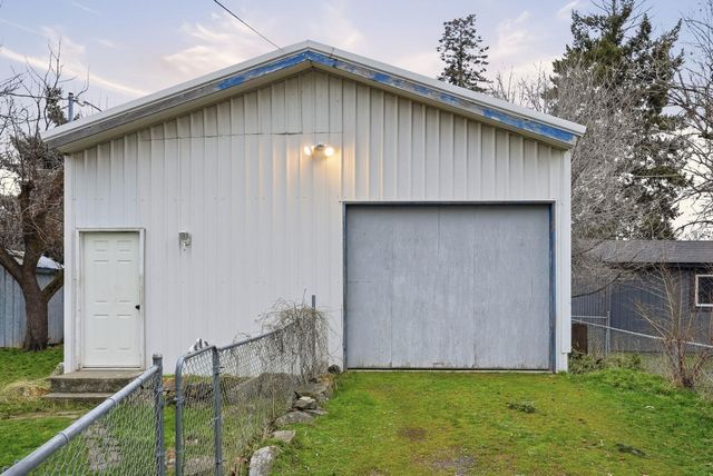 2207 E Gordon Ave, Spokane, WA 99207