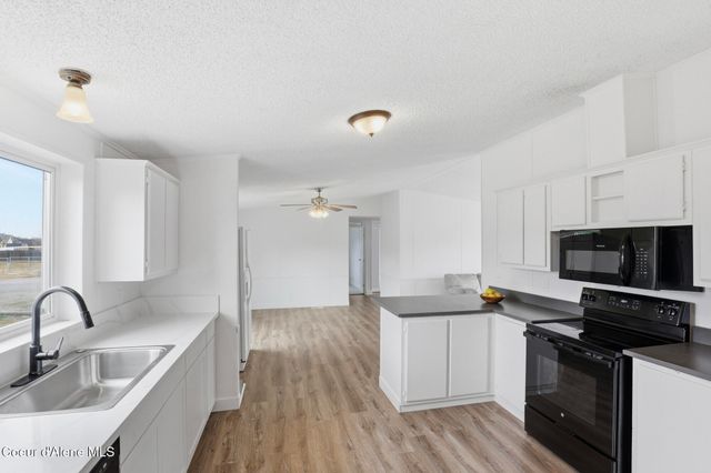 10600 N BENOIT ST, Hayden, ID 83835