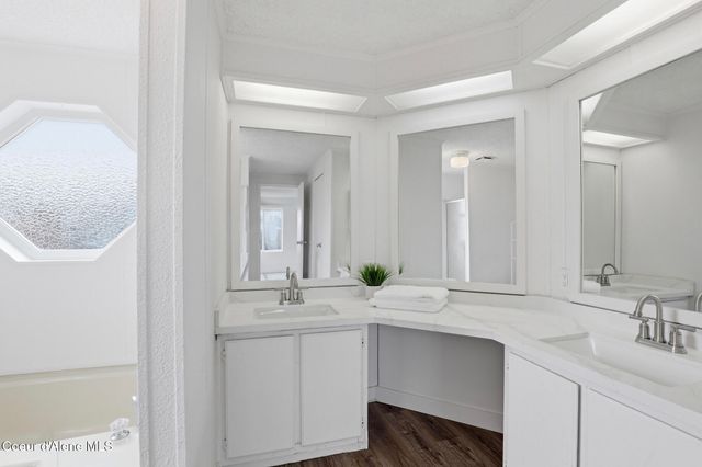 10600 N BENOIT ST, Hayden, ID 83835