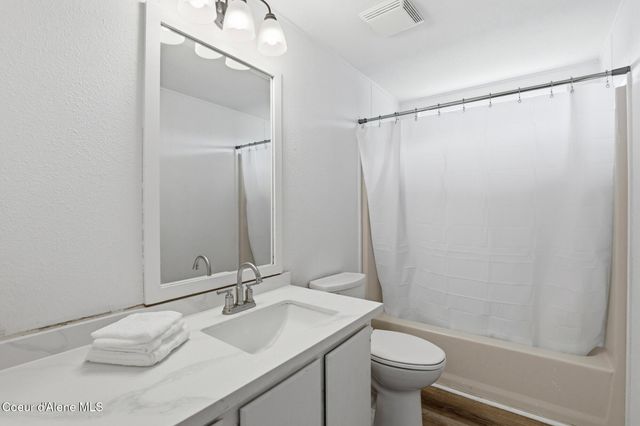 10600 N BENOIT ST, Hayden, ID 83835