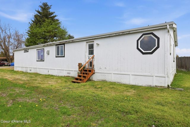 10600 N BENOIT ST, Hayden, ID 83835