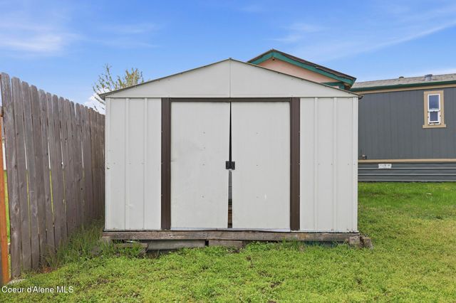 10600 N BENOIT ST, Hayden, ID 83835