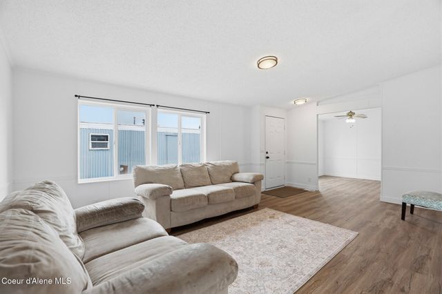 10600 N BENOIT ST, Hayden, ID 83835