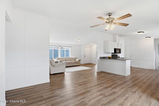 10600 N BENOIT ST, Hayden, ID 83835