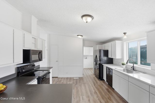 10600 N BENOIT ST, Hayden, ID 83835