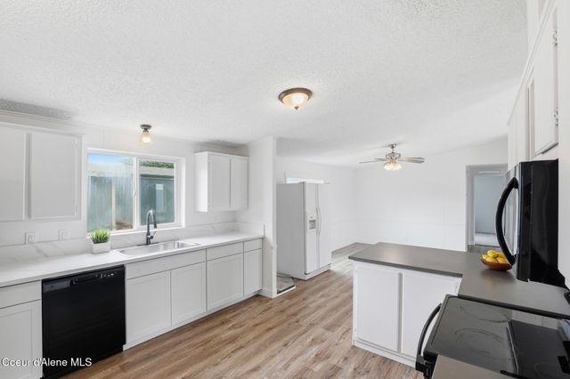 10600 N BENOIT ST, Hayden, ID 83835