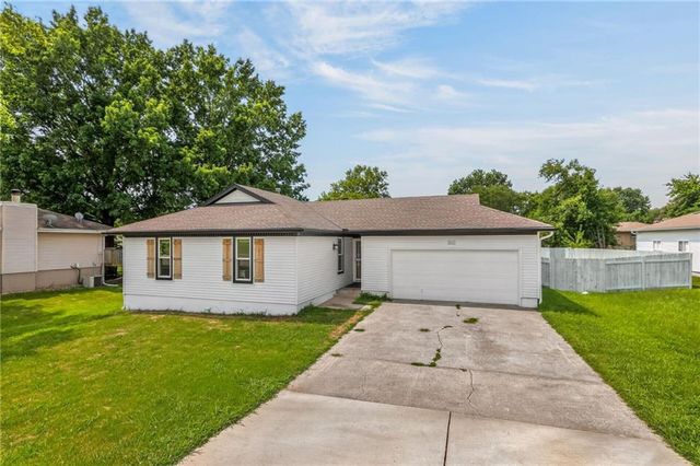 10512 N Oak Trafficway, Kansas City, MO 64155