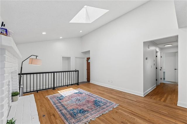 10512 N Oak Trafficway, Kansas City, MO 64155