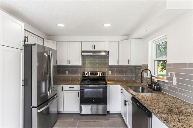 10512 N Oak Trafficway, Kansas City, MO 64155
