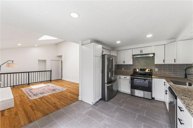 10512 N Oak Trafficway, Kansas City, MO 64155