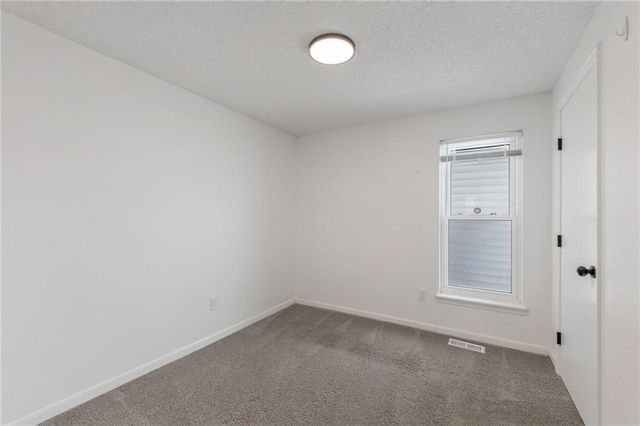10512 N Oak Trafficway, Kansas City, MO 64155