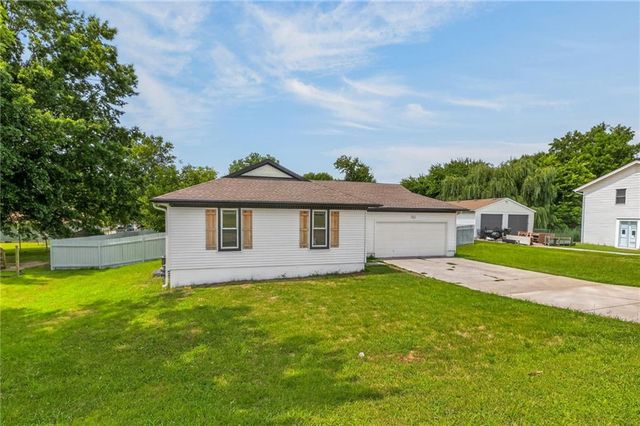 10512 N Oak Trafficway, Kansas City, MO 64155