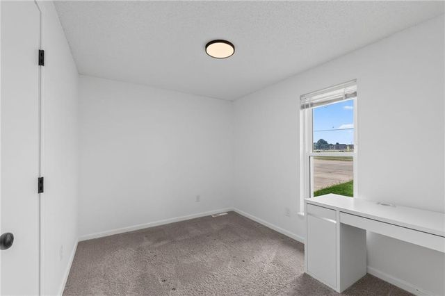10512 N Oak Trafficway, Kansas City, MO 64155
