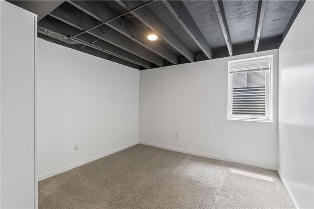 10512 N Oak Trafficway, Kansas City, MO 64155