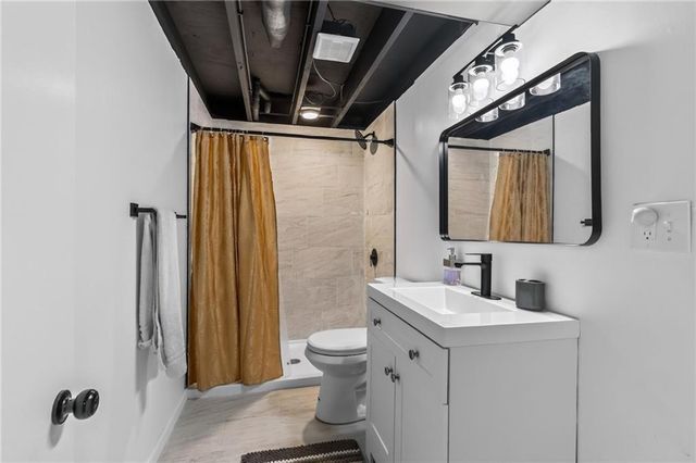 10512 N Oak Trafficway, Kansas City, MO 64155