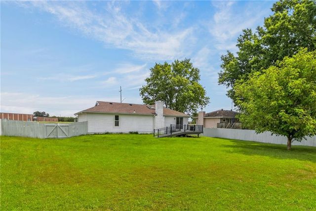 10512 N Oak Trafficway, Kansas City, MO 64155