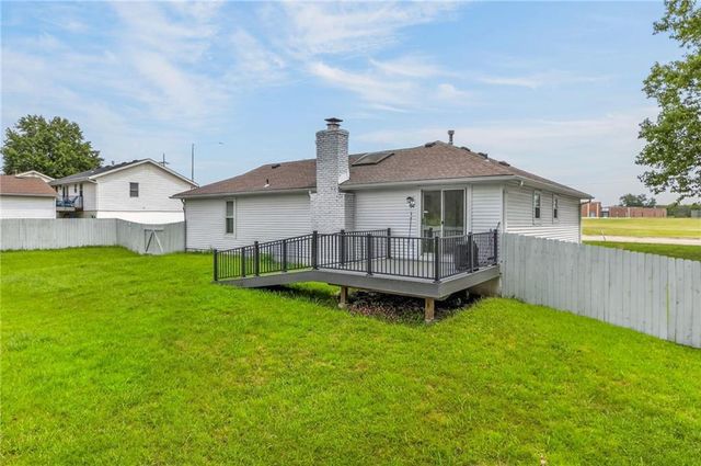 10512 N Oak Trafficway, Kansas City, MO 64155