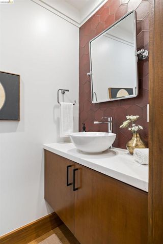 3208 Claremont Ave, Berkeley, CA 94705